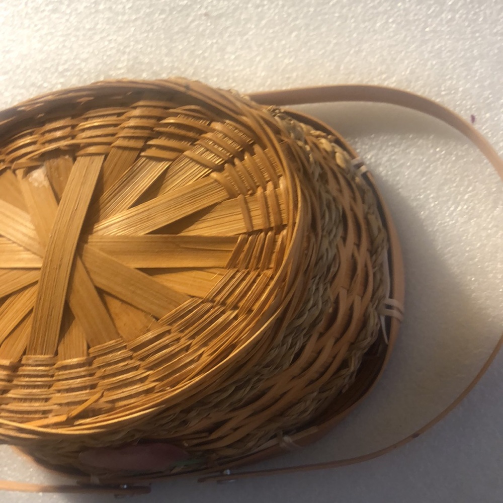 Vintage Apple hand woven basket - Picture 15 of 16